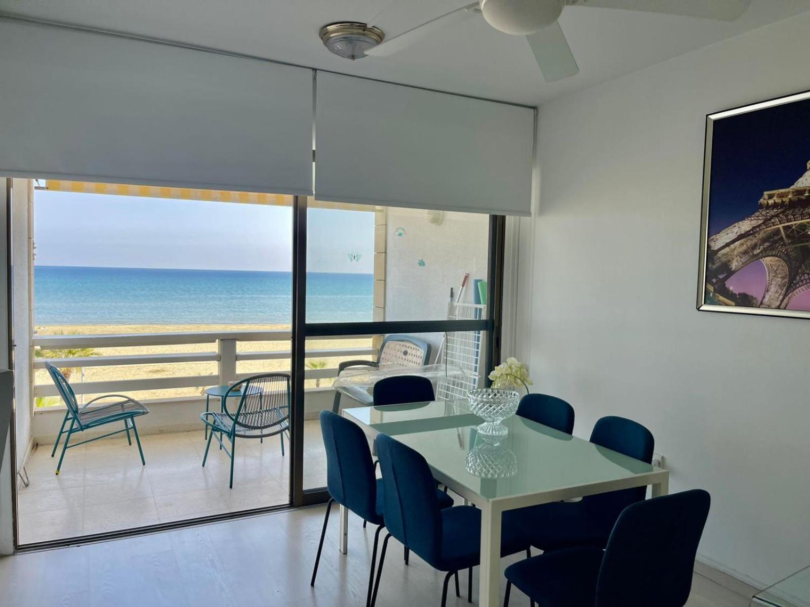 Sea View Suite In Makenzy Ларнака Экстерьер фото