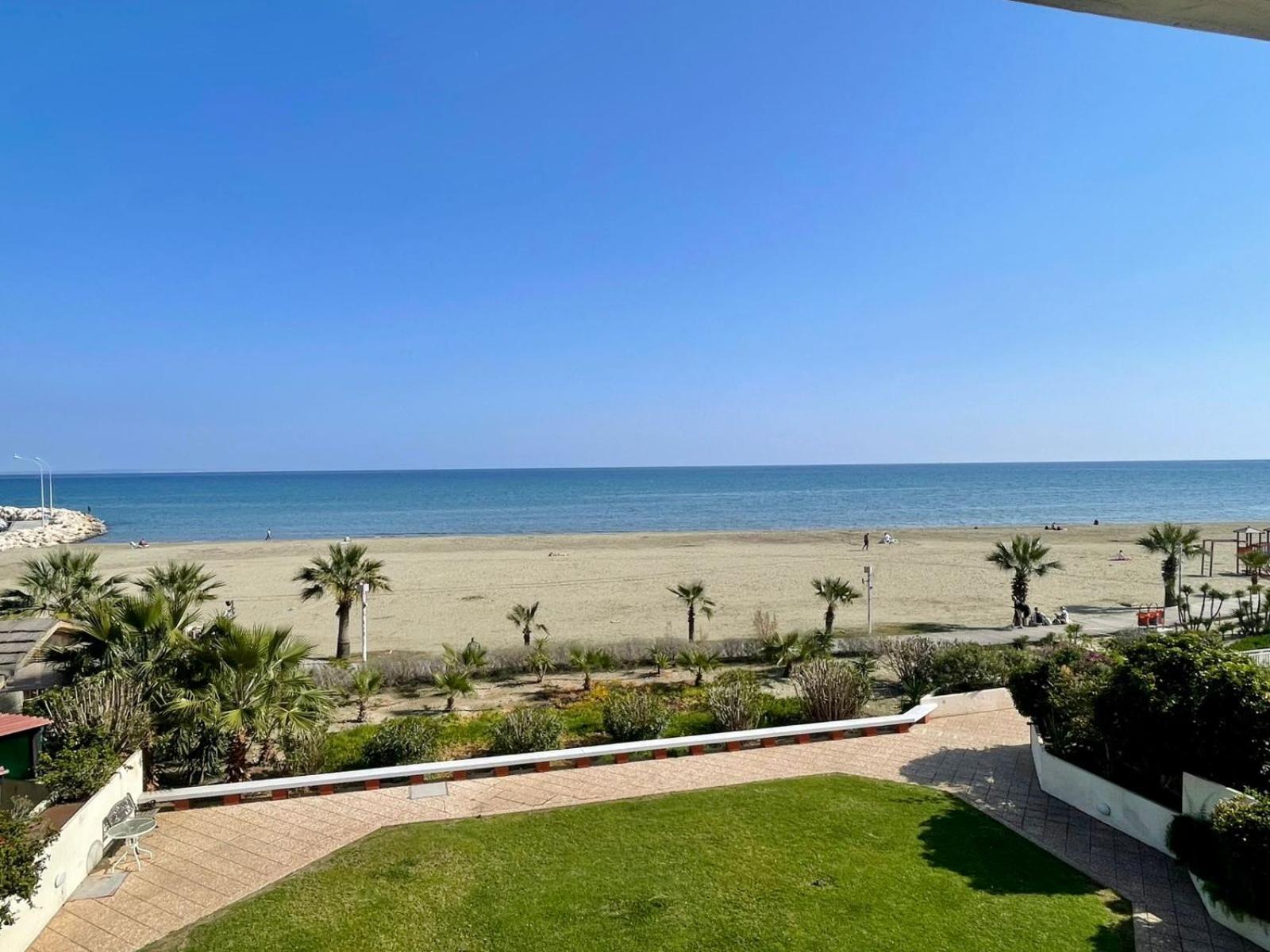 Sea View Suite In Makenzy Ларнака Экстерьер фото