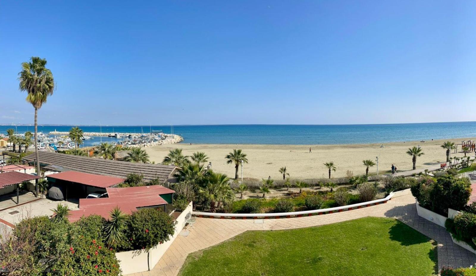 Sea View Suite In Makenzy Ларнака Экстерьер фото