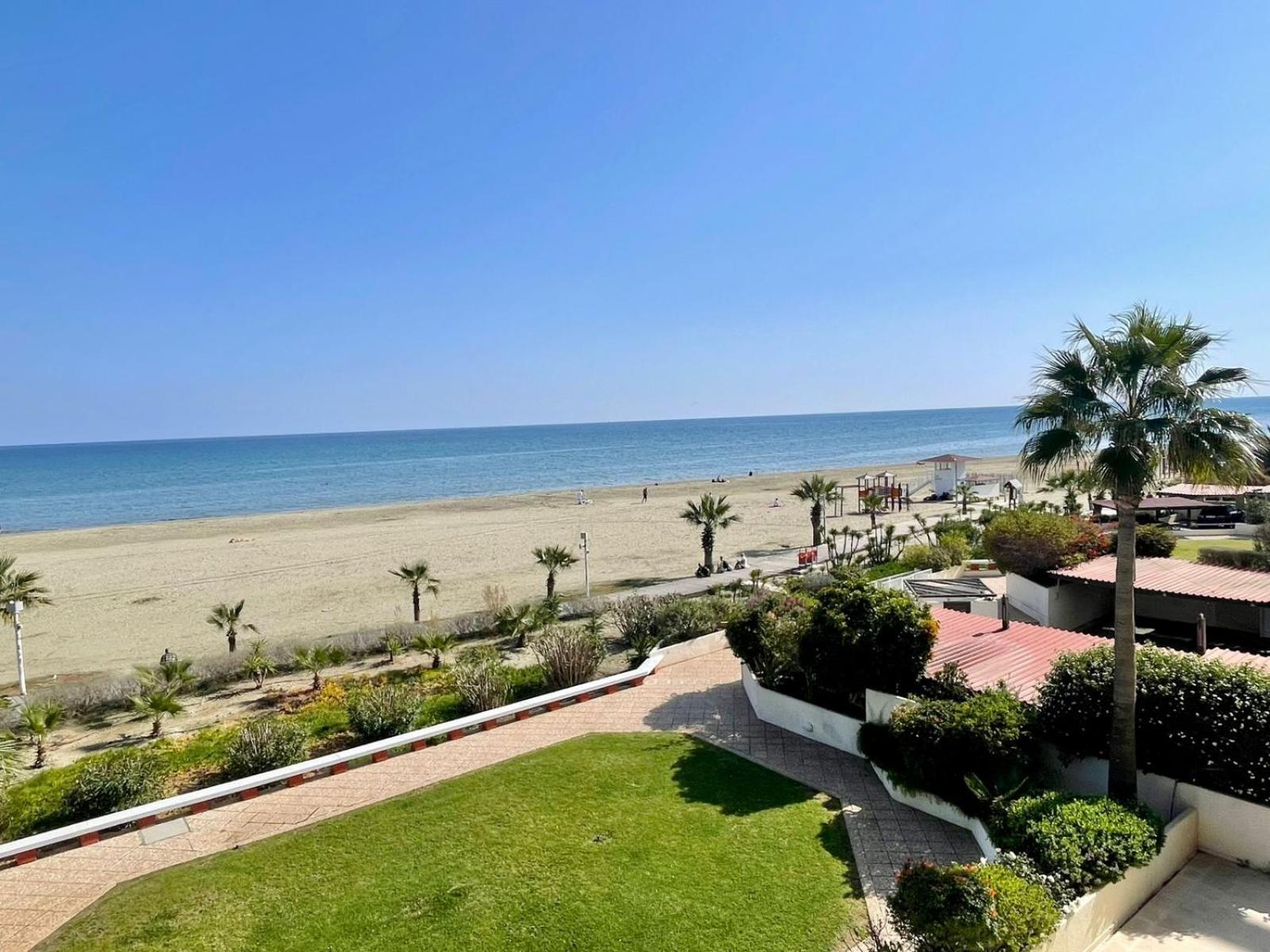 Sea View Suite In Makenzy Ларнака Экстерьер фото