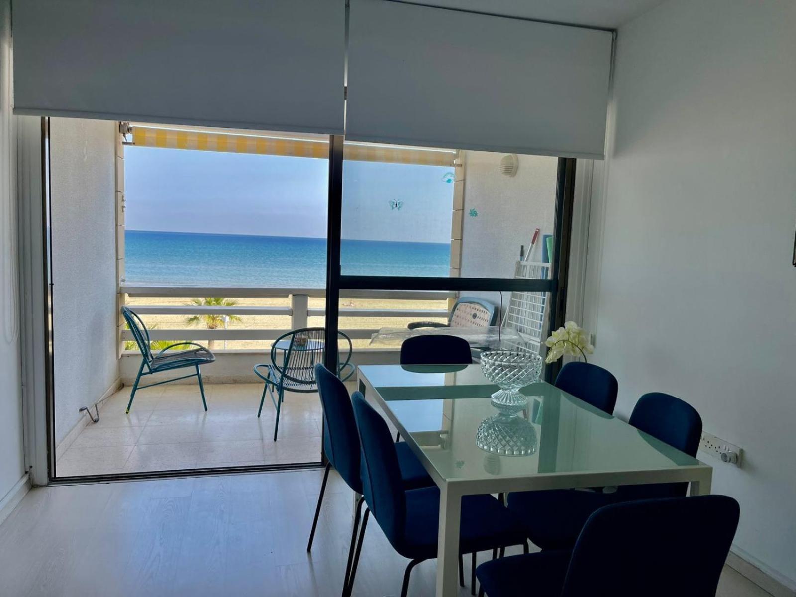 Sea View Suite In Makenzy Ларнака Экстерьер фото
